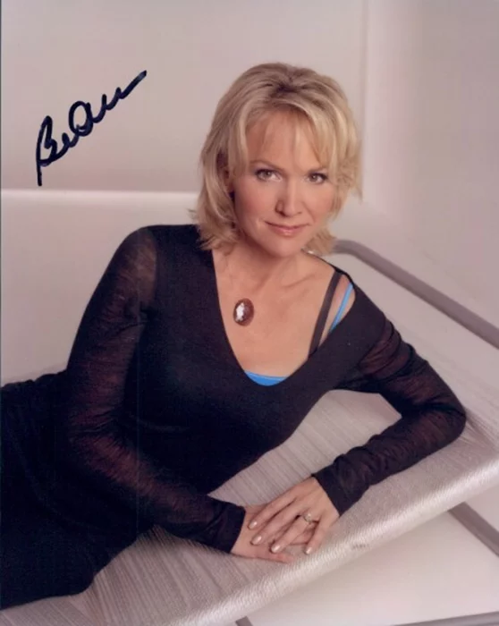 Barbara Alyn Woods autograph