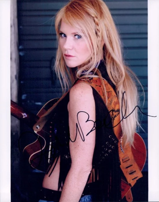 Tara  Buck autograph