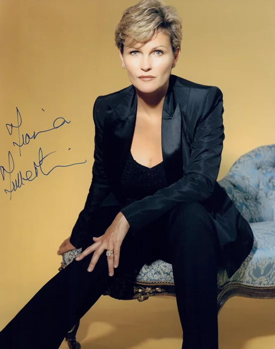 Fiona Fullerton autograph