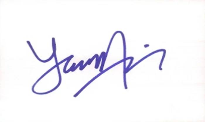 Yancey Arias autograph