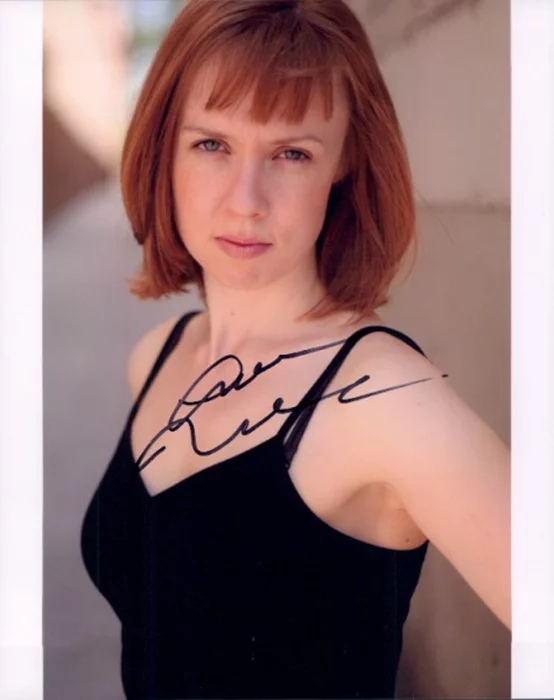 Laura  Waddell autograph
