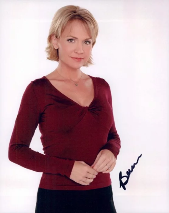 Barbara Alyn Woods autograph