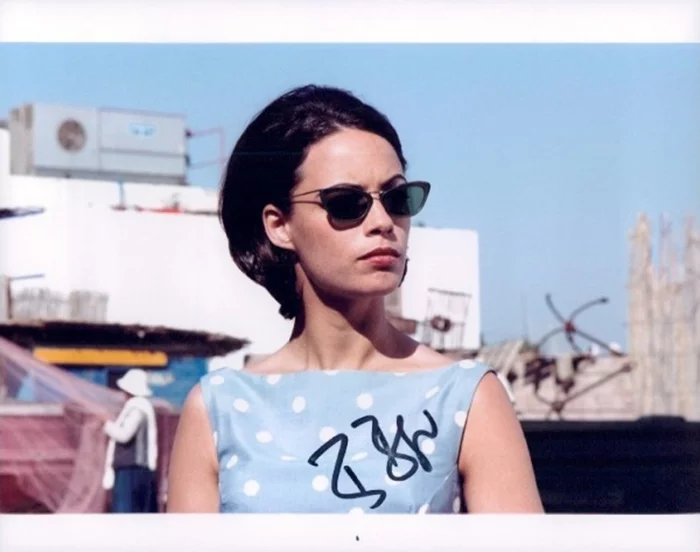 Berenice Bejo autograph