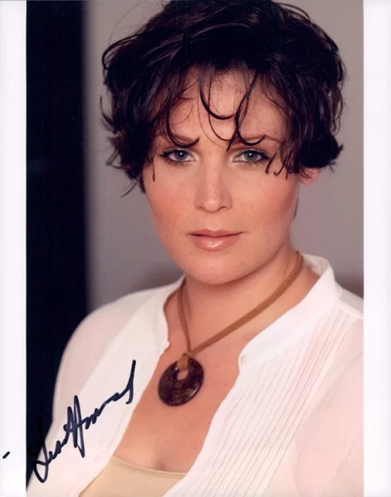 Lisa Howard autograph