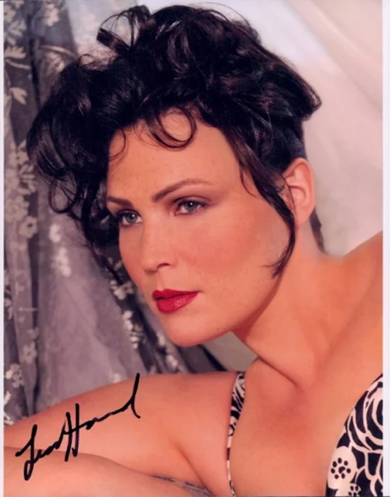 Lisa Howard autograph