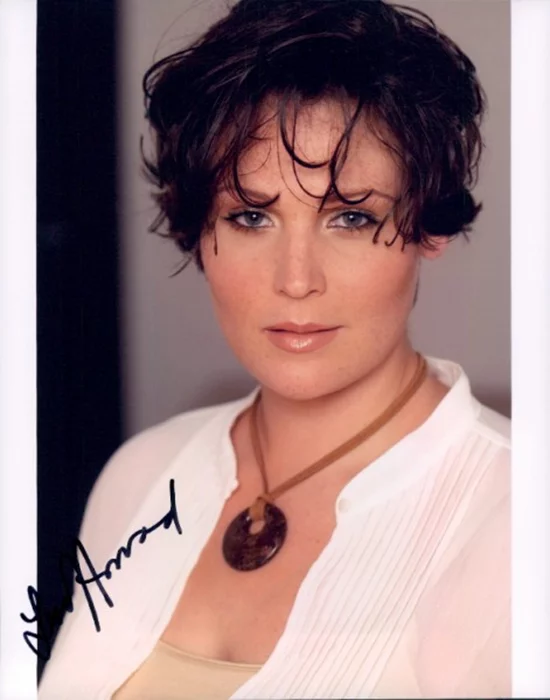 Lisa Howard autograph