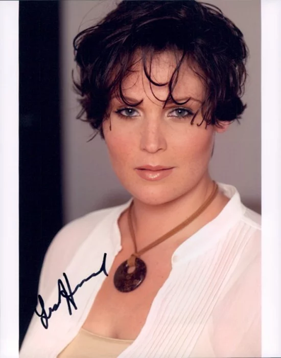 Lisa Howard autograph