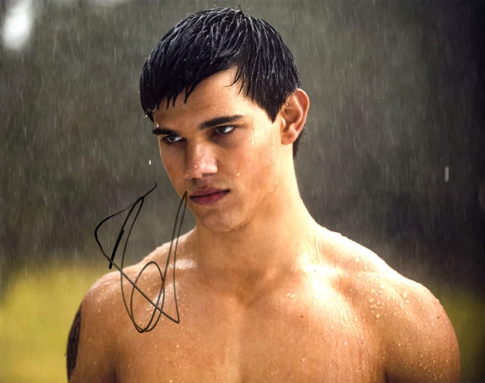 Taylor Lautner autograph
