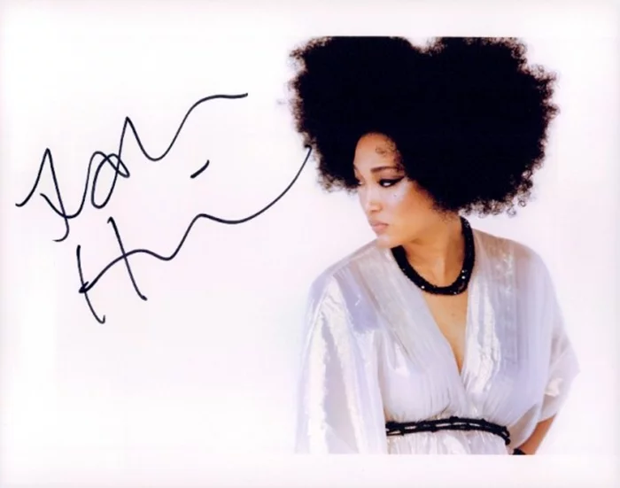 Judith  Hill autograph