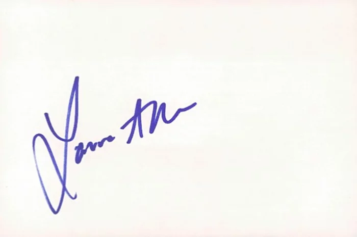 Laura Allen autograph