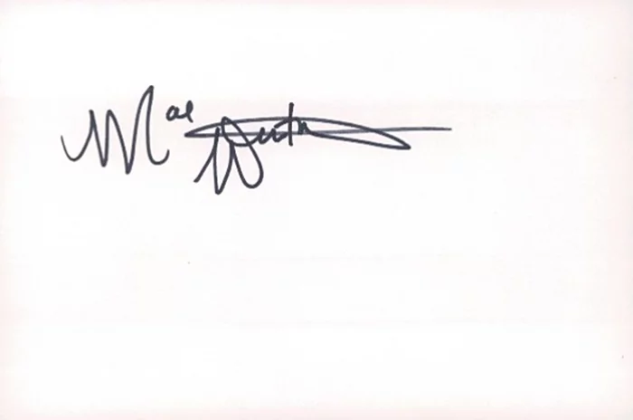 Mae Whitman autograph