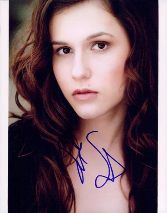 Erin Sanders autograph
