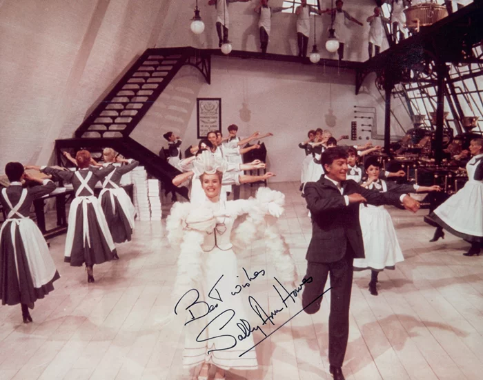 Sally Ann Howes autograph