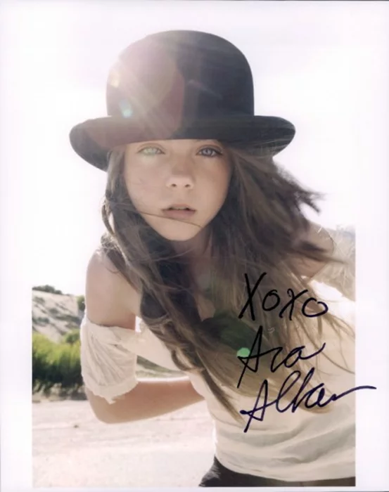 Ava Allan autograph