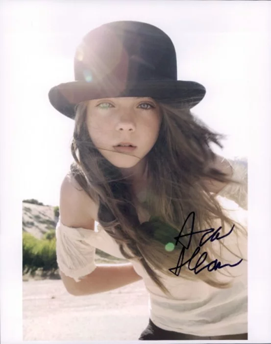 Ava Allan autograph