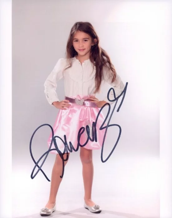 Rowan Blanchard autograph