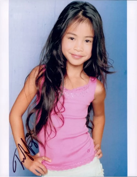 Tiffany Espensen autograph