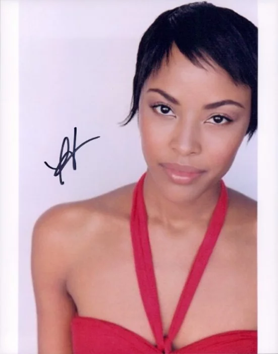 Tracey Heggins autograph