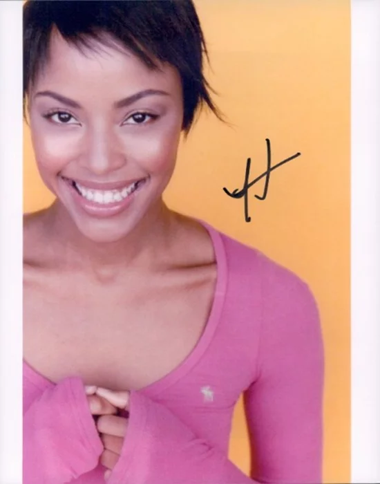 Tracey Heggins autograph