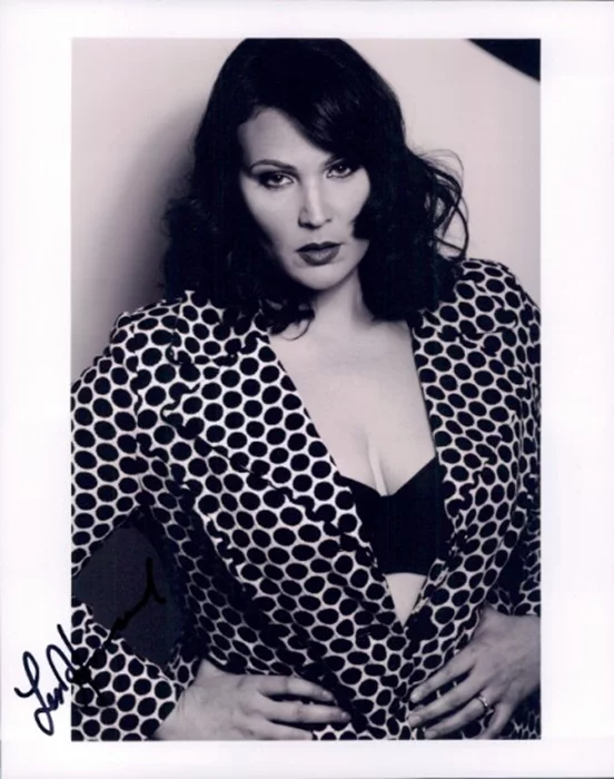 Lisa Howard autograph