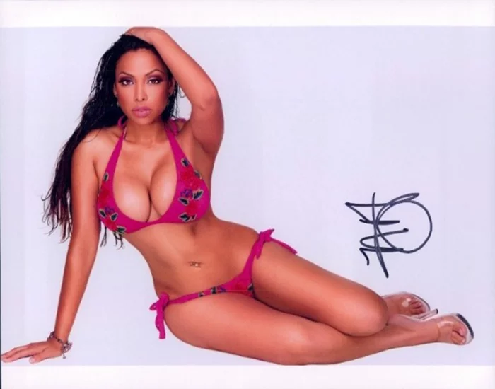 Nadia Dawn autograph