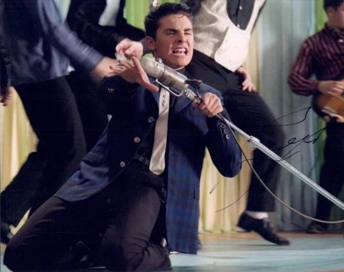 Zac Efron autograph