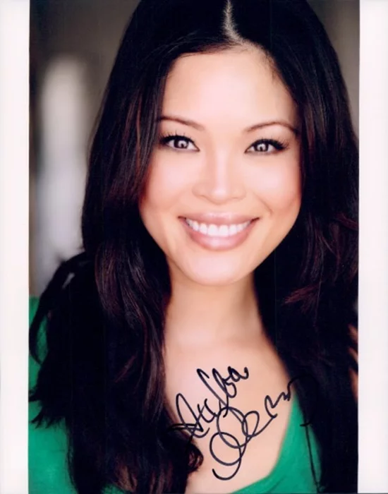 Steffiana De La Cruz autograph