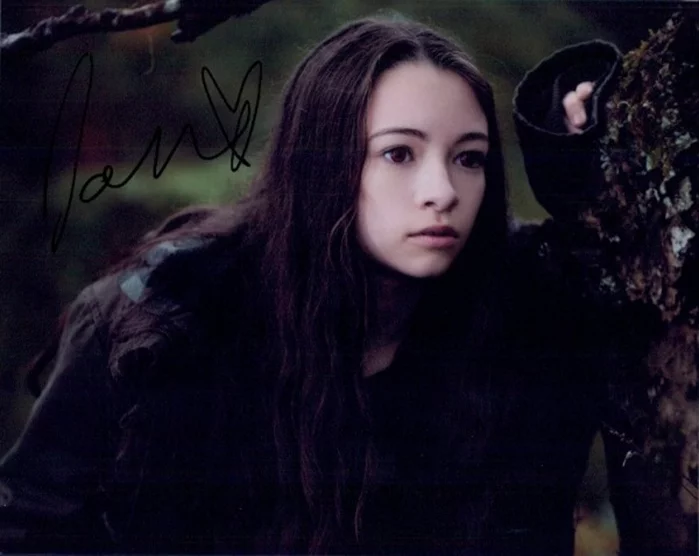 Jodelle Ferland autograph