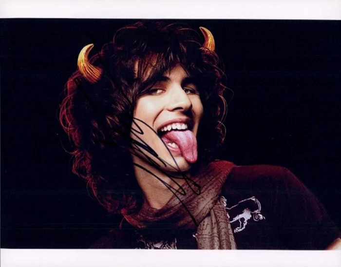 Nick Simmons autograph