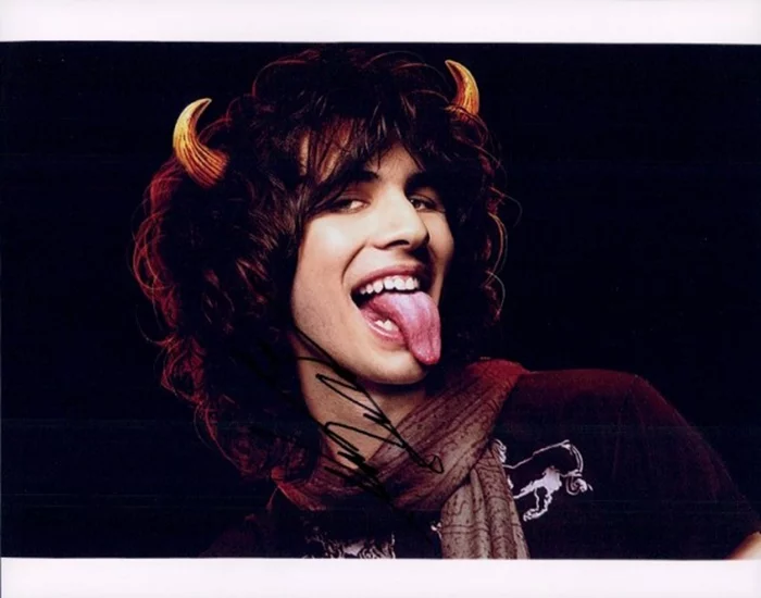 Nick Simmons autograph