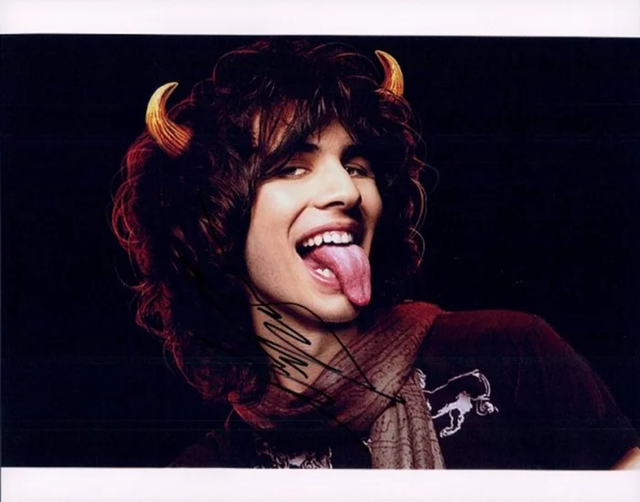 Nick Simmons autograph