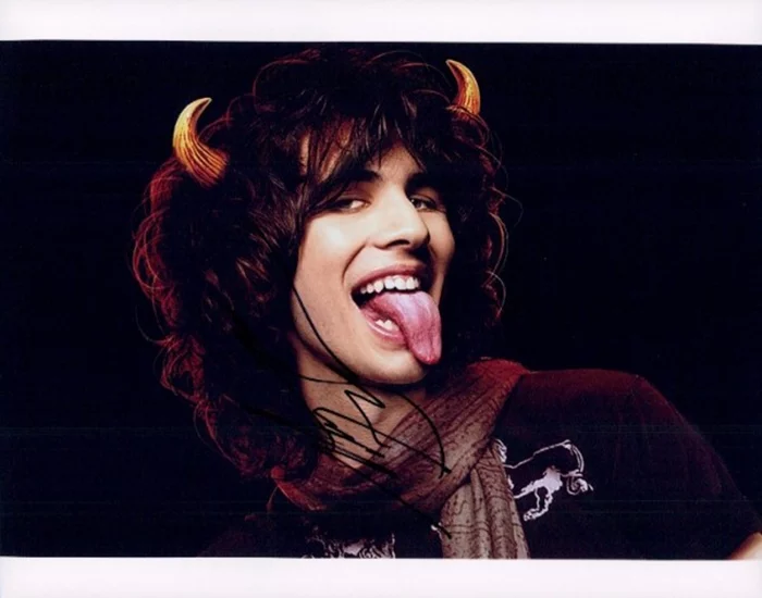 Nick Simmons autograph