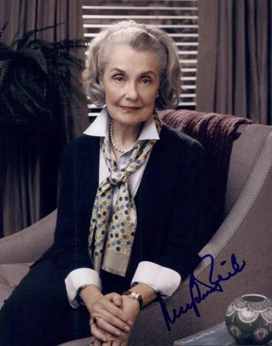 Mary Beth Peil autograph