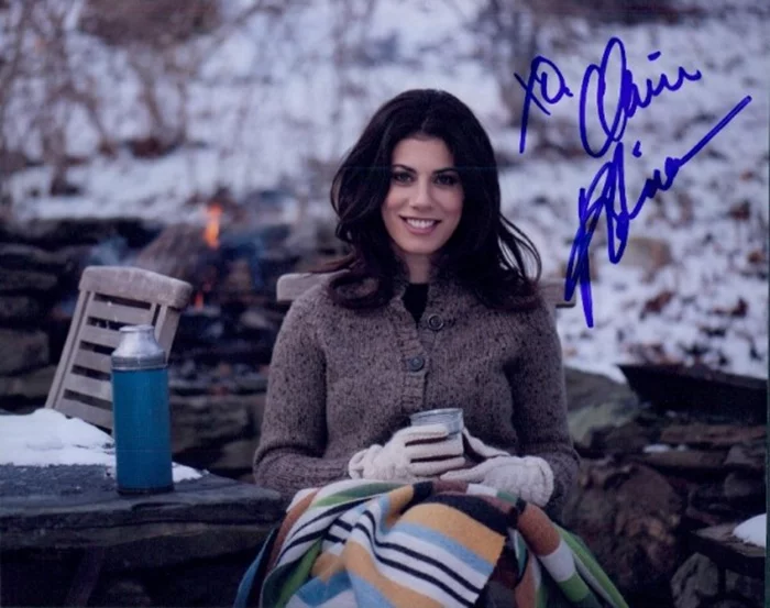 Claire Robinson autograph
