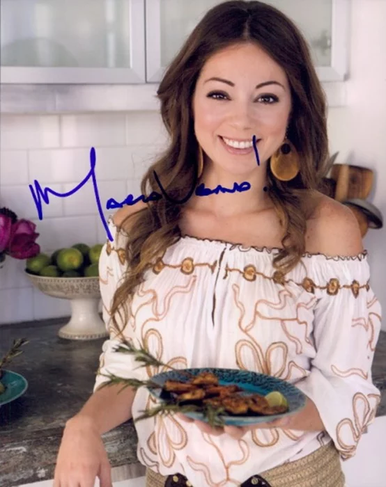 Marcela Valladolid autograph