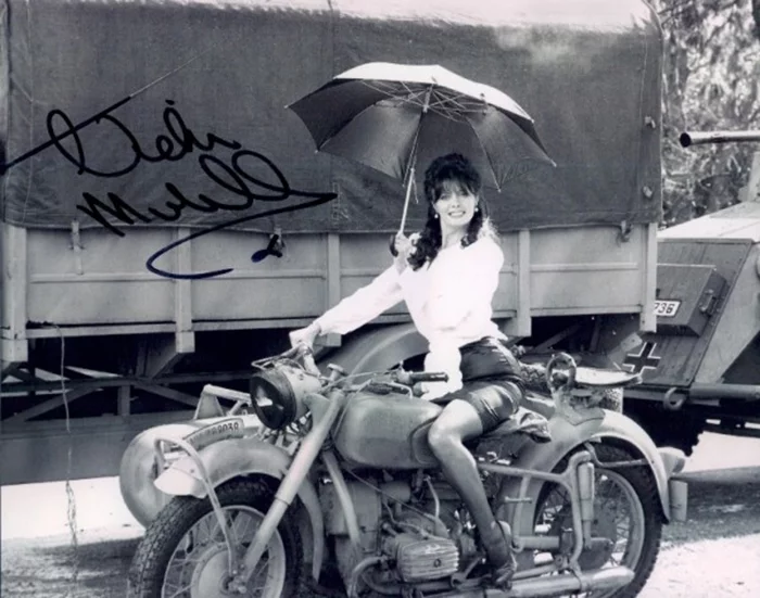 Vicki Michelle autograph