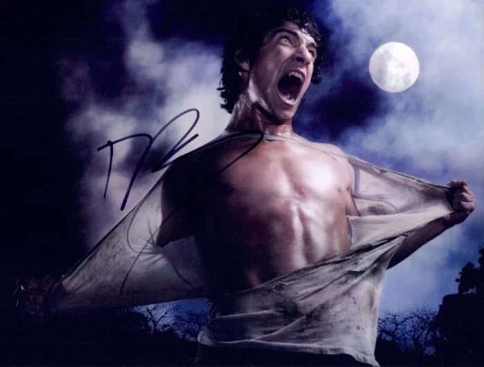 Tyler Posey autograph