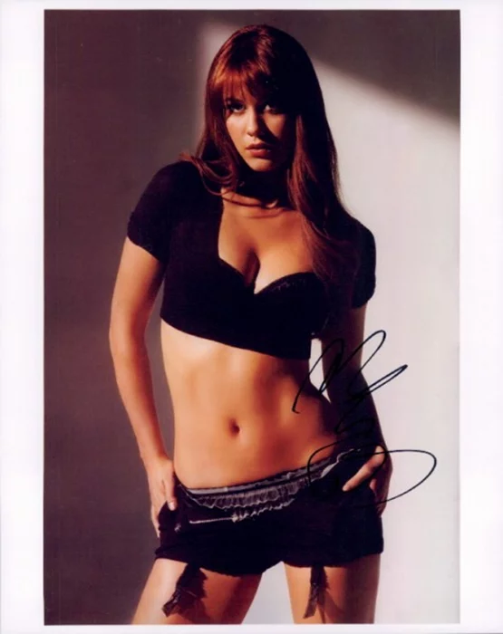 Mary Elizabeth Winstead autograph