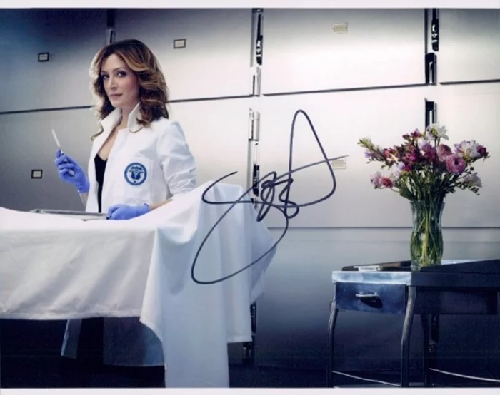 Sasha Alexander autograph