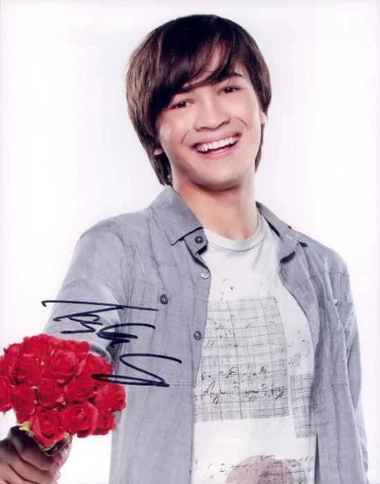 Taylor  Gray autograph