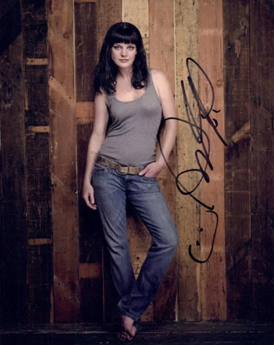 Pauley Perrette autograph