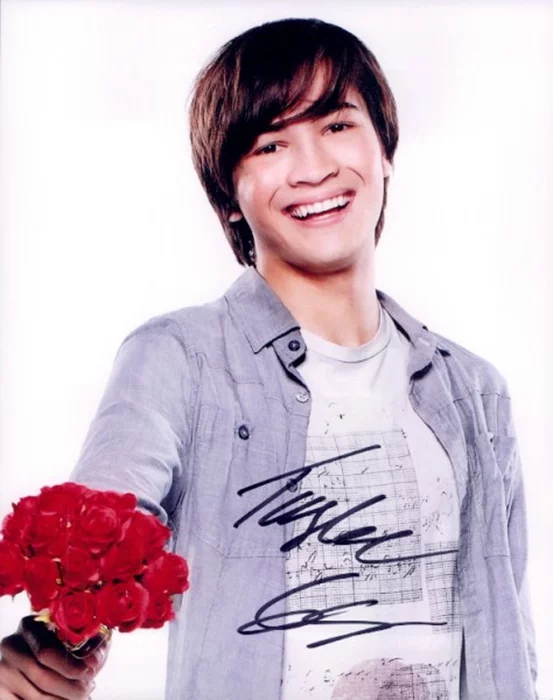 Taylor  Gray autograph