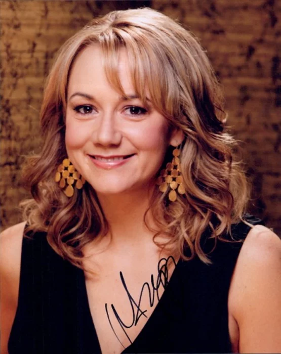 Megyn Price autograph