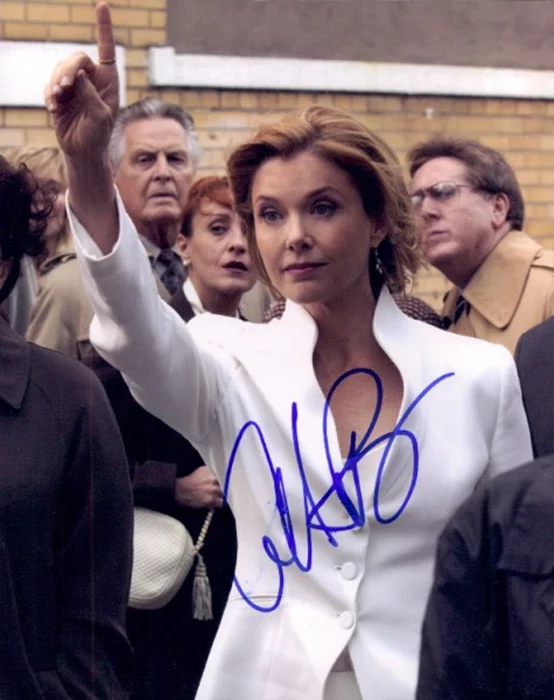 Annette Bening autograph