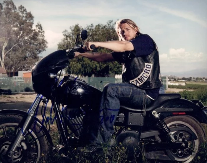 Charlie Hunnam autograph