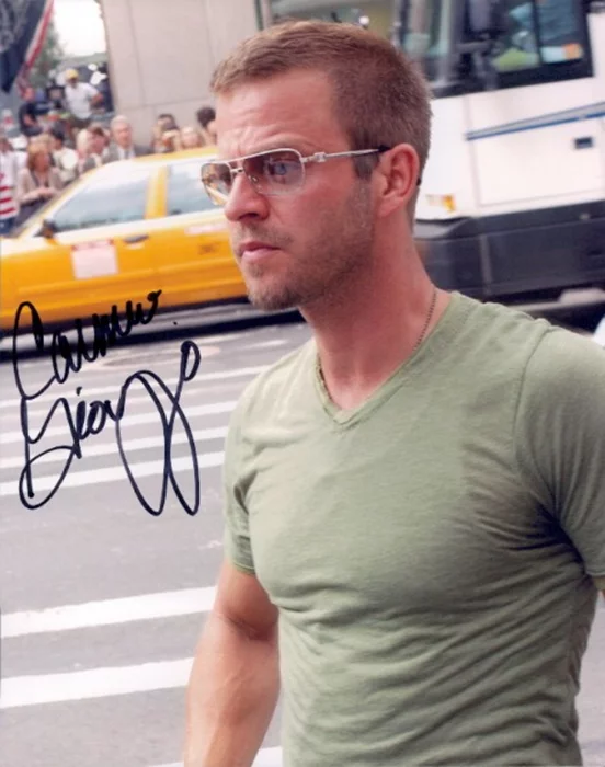Carmine Giovinazzo autograph