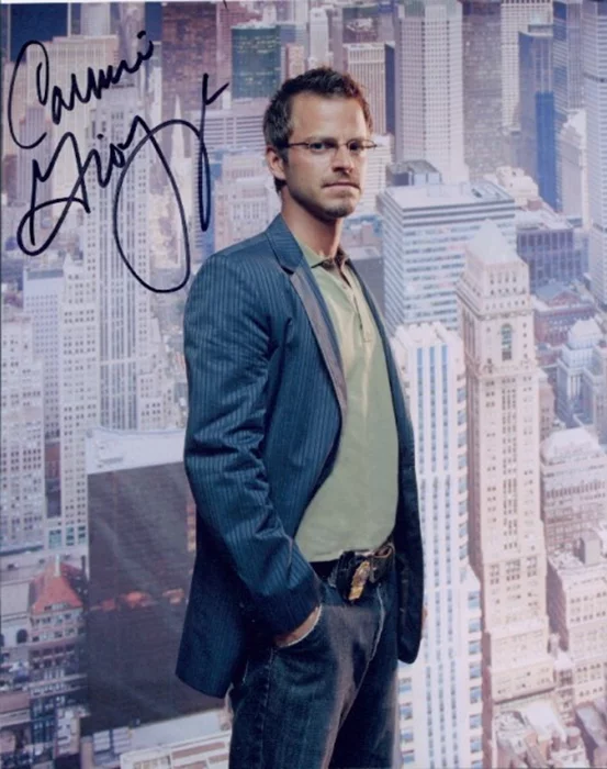 Carmine Giovinazzo autograph