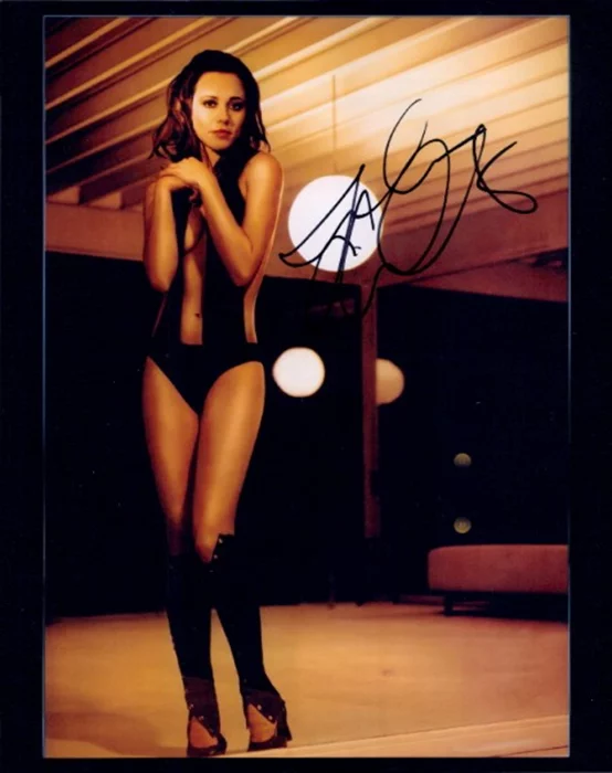 Linda Cardellini autograph