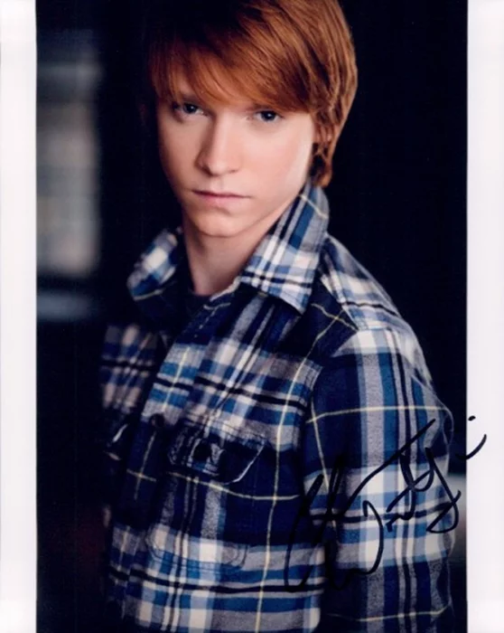 Calum Worthy autograph