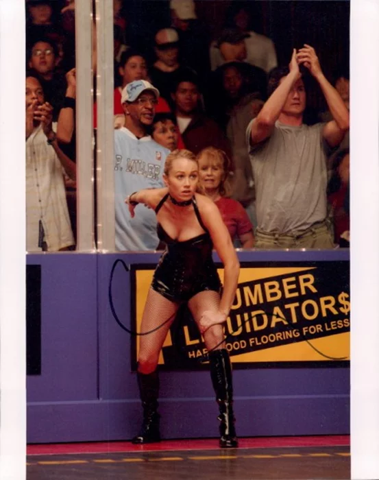 Christine Taylor autograph